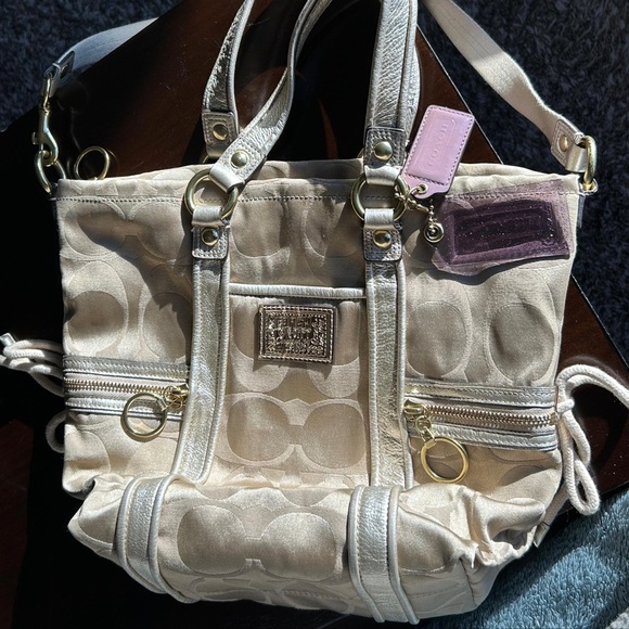 Coach Signature Poppy Spotlight Tote - Picture 4 of 5